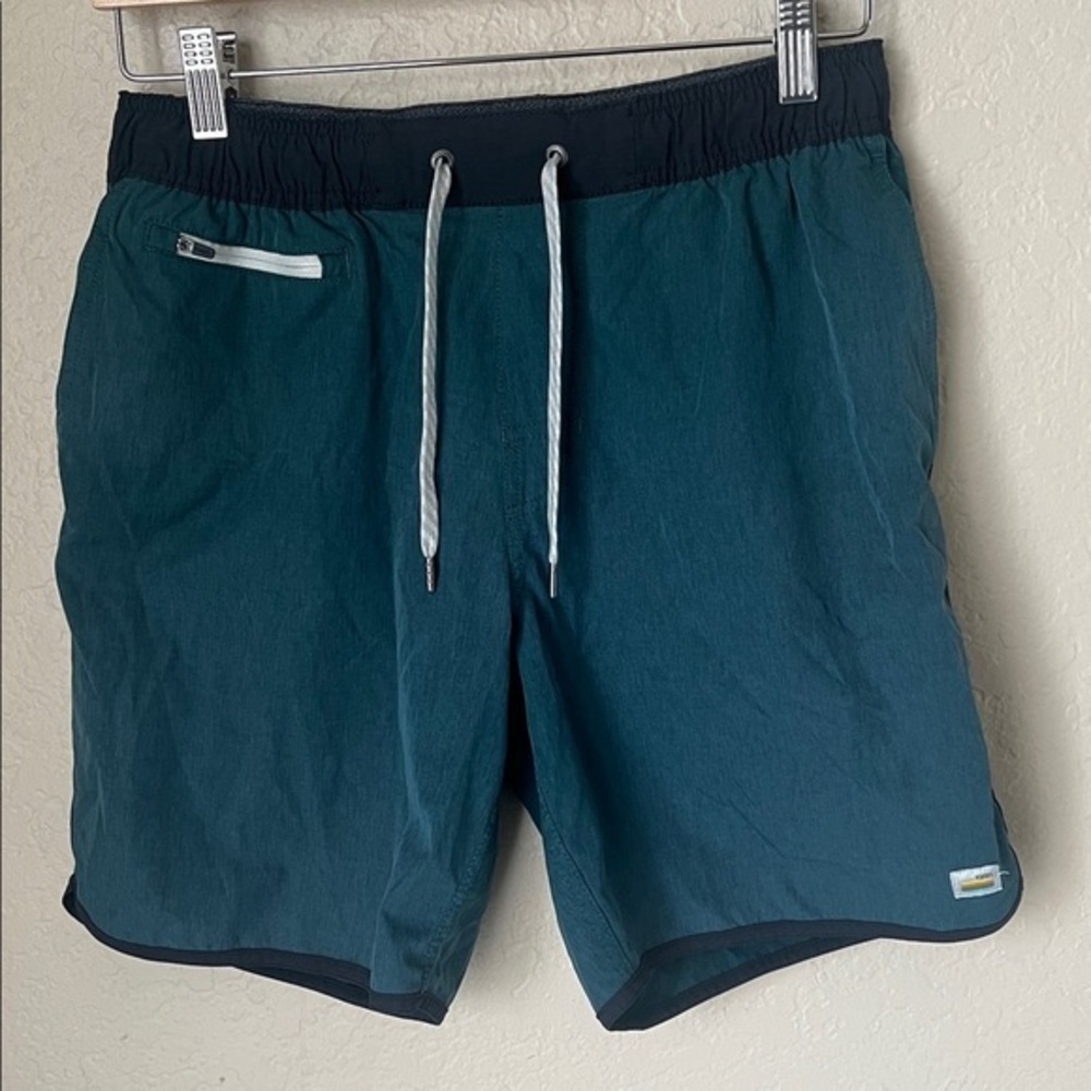 Vuori green banks shorts